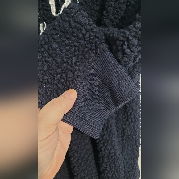 Euc Under Disguise 🥸 Dark  Navy Thick Sherpa Pullover Sweater size L - Picture 11 of 11